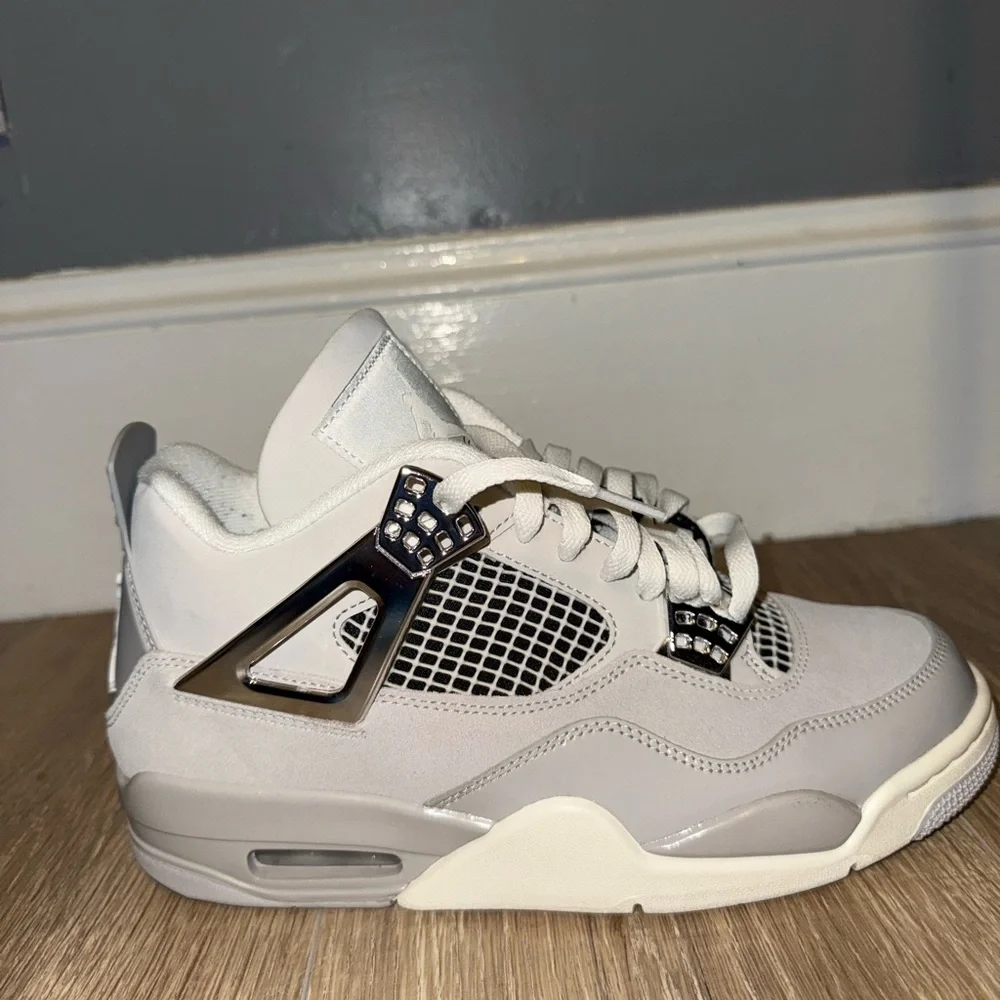 Jordan 4’s Frozen moment - Picture 2 of 9